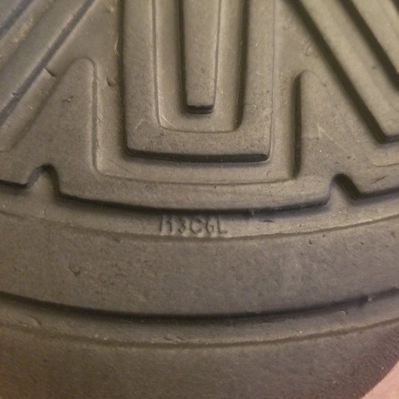 UGG Australia | Cambridge | Leather Boot Black Metallic Gold | Women | Size: 7 - Picture 12 of 16